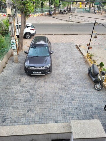 Parking in 2 BHK Independent House at Sector 59 – for Rent