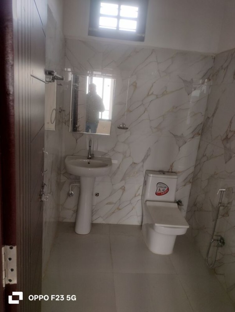 Bathroom, indira nagar 4 Bedroom 2250 Sq.Ft. Villa In Indira Nagar Lucknow 9801381