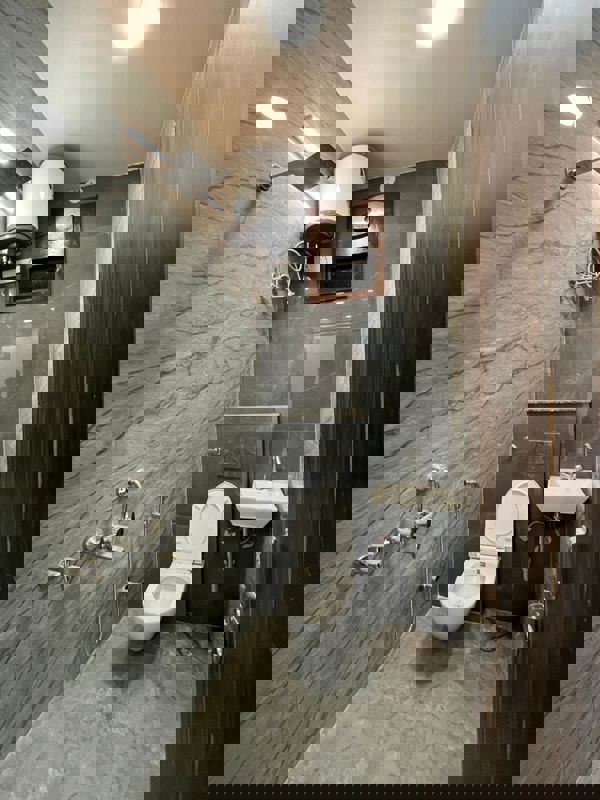 3.5 BHK + Pooja Room 900 Sq.Yd. Builder Floor in Govindpuram Residency