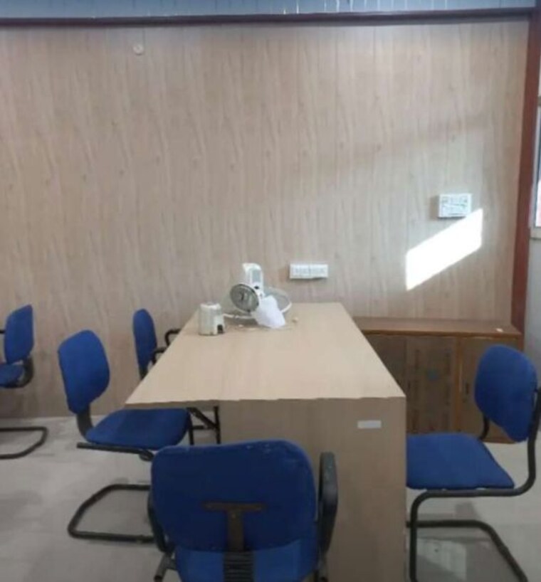 Team Area, hazratganj Commercial Office Space 1000 Sq.Ft. In Hazratganj Lucknow 9801410