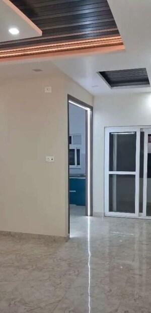 Room in  Office Space at Hazratganj – for Rent