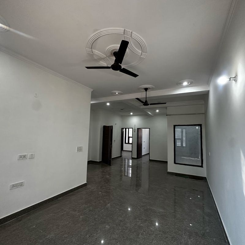3 BHK Builder Floor For Rent in Sector 52