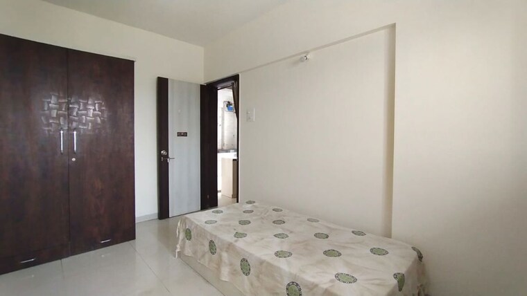 Room, model colony 3 Bedroom 1900 Sq.Ft. Apartment In Model Colony Pune 9801413