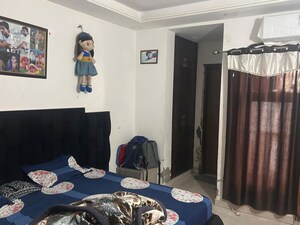 Master Bedroom in 3 BHK Builder Floor at Green Fields Colony – for Rent