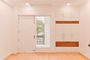 Room in 4 BHK Builder Floor at Sector 85 – for Sale