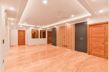 Room in 4 BHK Builder Floor at Sector 85 – for Sale