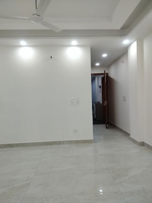 Room in 2 BHK Builder Floor at Vasant Kunj – for Rent