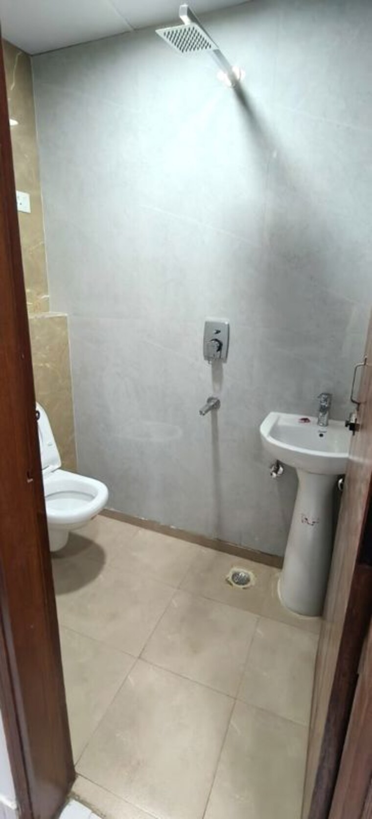 Bathroom, sector 104 3 Bedroom 1355 Sq.Ft. Builder Floor In Sector 104 Noida 9801511