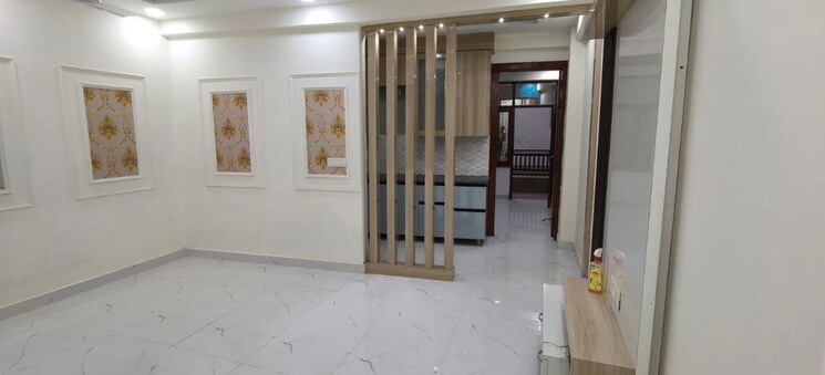 Room, sector 104 3 Bedroom 1355 Sq.Ft. Builder Floor In Sector 104 Noida 9801511