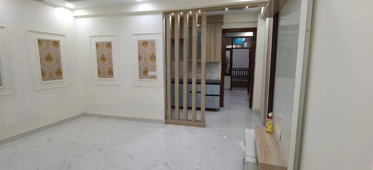 Room, sector 104 3 Bedroom 1355 Sq.Ft. Builder Floor In Sector 104 Noida 9801511