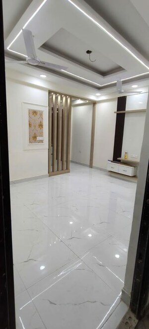 Room in 3 BHK Builder Floor at Sector 104 – for Sale