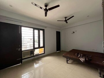Room in 3 BHK Apartment at Shree Vardhman Victoria, Sector 70 – for Rent