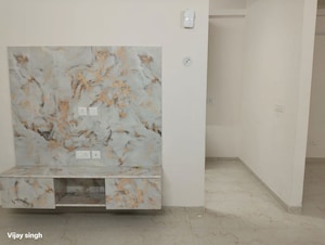 Room in 2.5 BHK Apartment at Smart World Gems, Sector 89 – for Rent