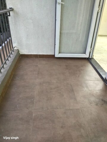 Room in 2.5 BHK Apartment at Smart World Gems, Sector 89 – for Rent