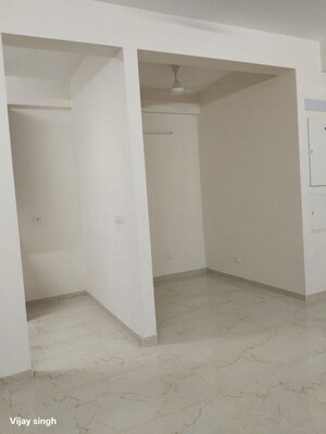 Room in 2.5 BHK Apartment at Smart World Gems, Sector 89 – for Rent
