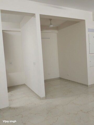 Room in 2.5 BHK Apartment at Smart World Gems, Sector 89 – for Rent