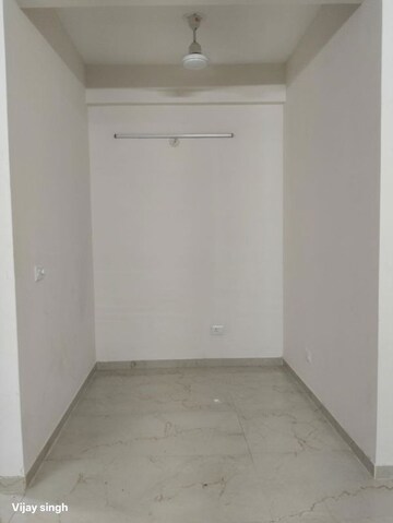 Room in 2.5 BHK Apartment at Smart World Gems, Sector 89 – for Rent