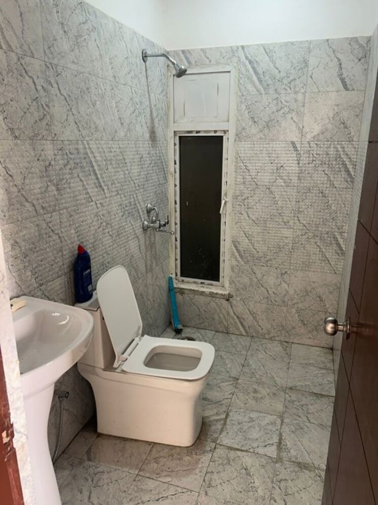Bathroom, prateek-grand-city 2 Bedroom 970 Sq.Ft. Apartment In Siddharth Vihar Ghaziabad 9801674