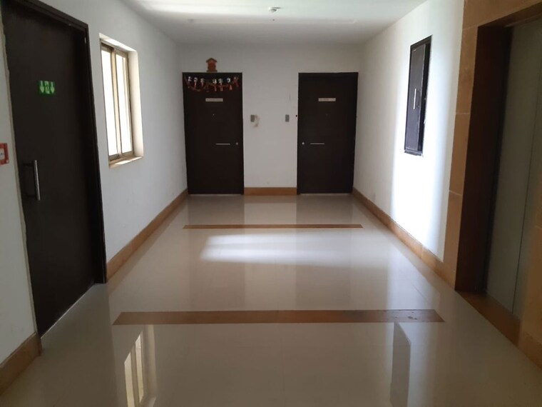 Room, hiranandani-delanna 2 Bedroom 710 Sq.Ft. Apartment In Ghodbunder Road Thane 9801680