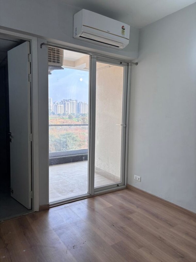 Room, signature-global-city-92 2 Bedroom 959 Sq.Ft. Apartment In Sector 92 Gurgaon 9801696