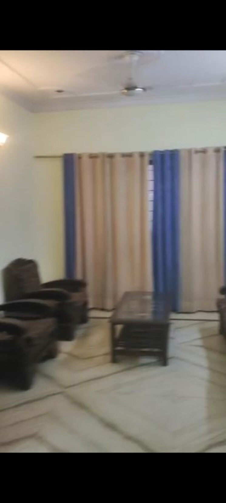 Living Room, sector 48 2 Bedroom 112 Sq.Mt. Builder Floor In Sector 48 Noida 9801741