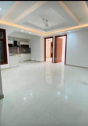 Room in 3 BHK Builder Floor at Saket – for Rent