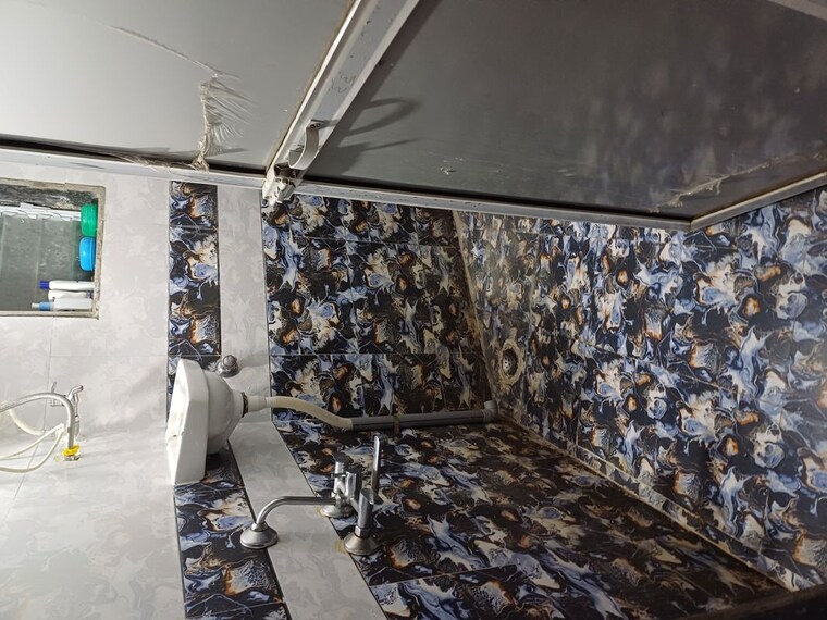 Bathroom, airoli sector 3 Pg For Girls In Airoli Sector 3 9801778