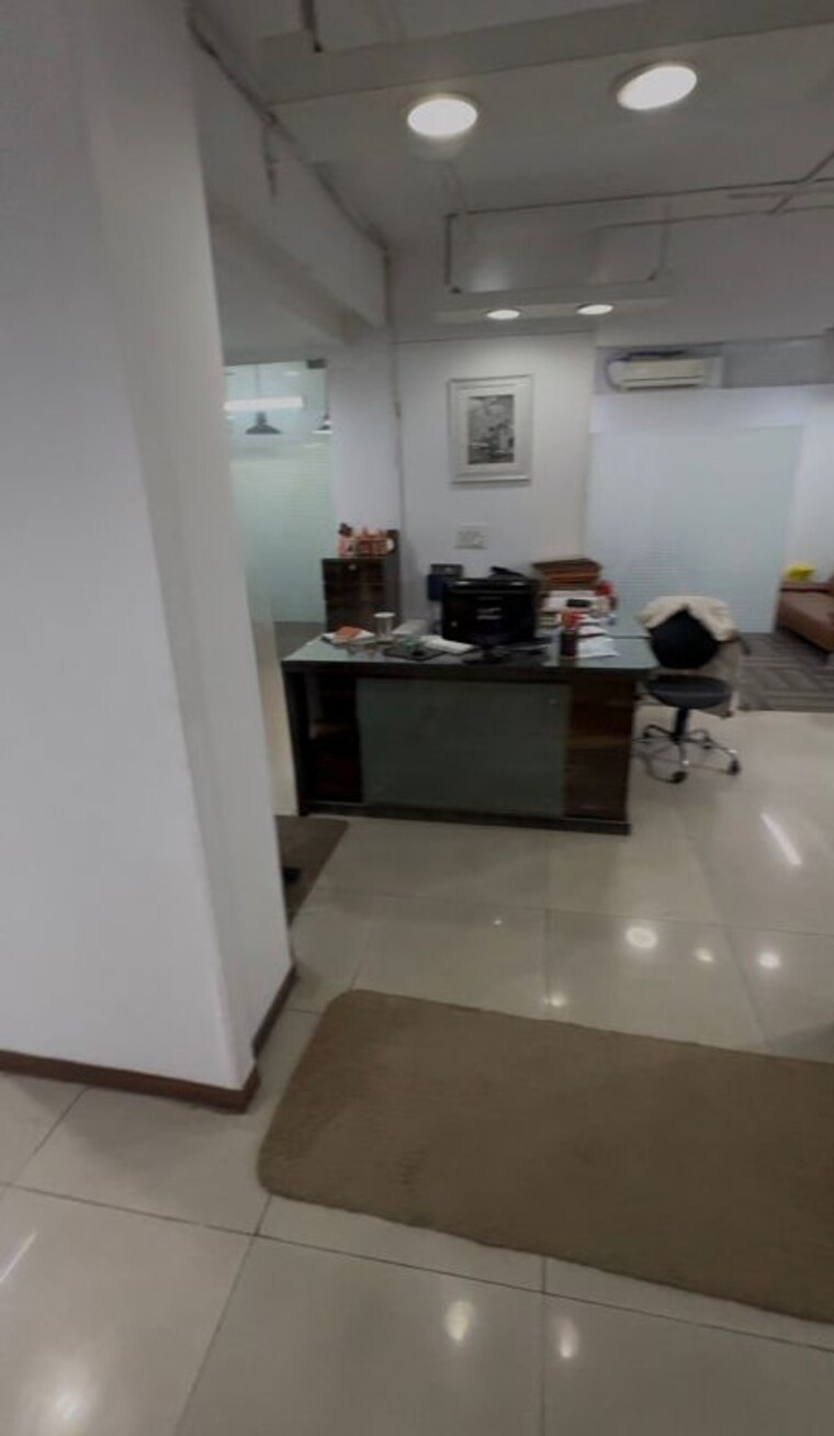 Team Area, jangpura Commercial Office Space 2100 Sq.Ft. In Jangpura Delhi 9801809