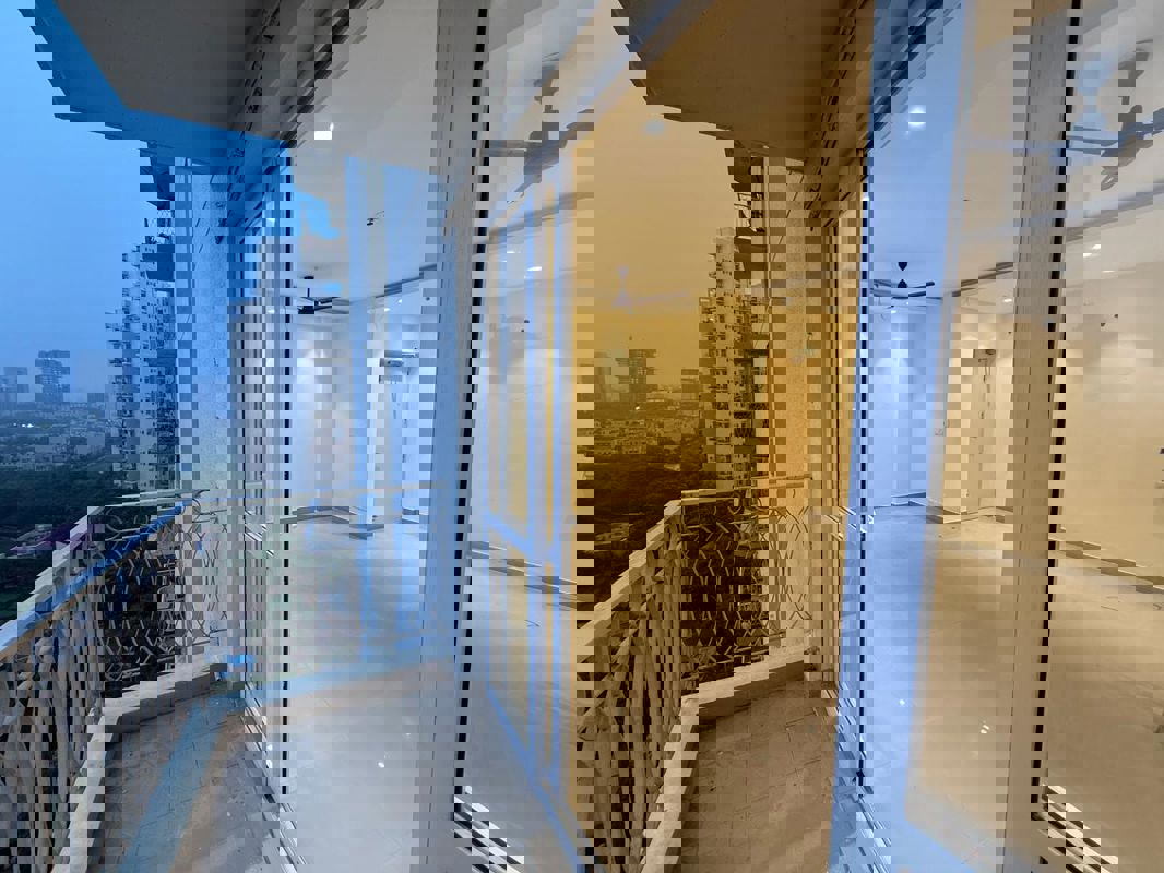 3 BHK + Servant Room,Study Room Apartment For Rent in Smart World Orchard