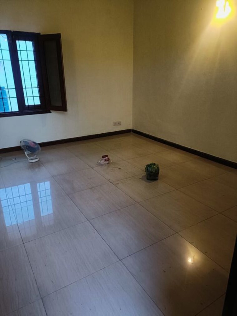 Room, sector 65 3 Bedroom 262 Sq.Yd. Villa In Sector 65 Mohali 9050283