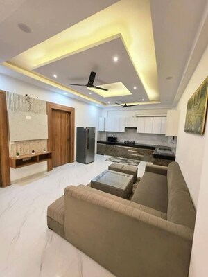 Team Area in 2 BHK Apartment at Saket – for Rent