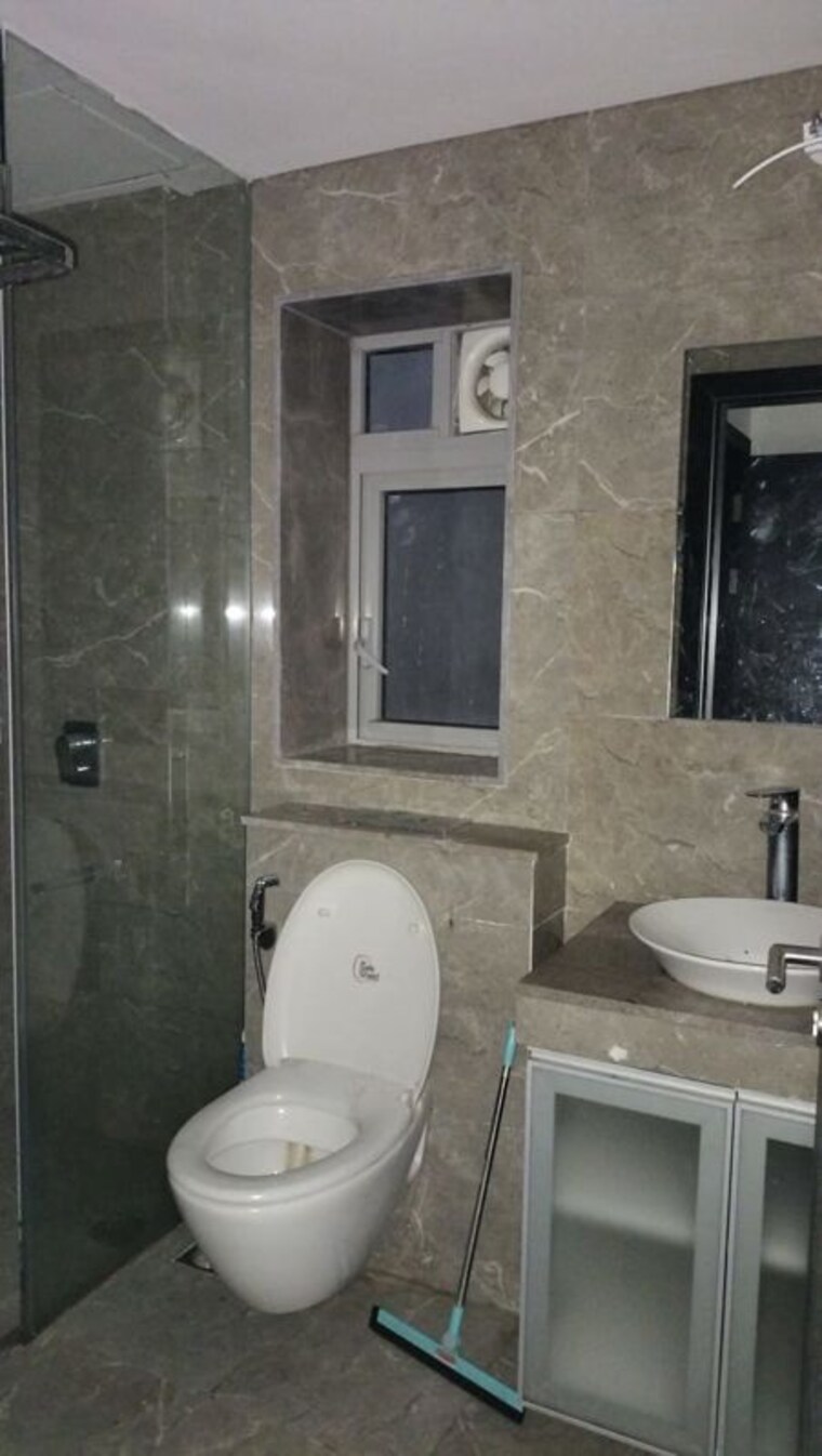 Bathroom, oberoi-realty-esquire 3 Bedroom 1515 Sq.Ft. Apartment In Goregaon East Mumbai 9801838