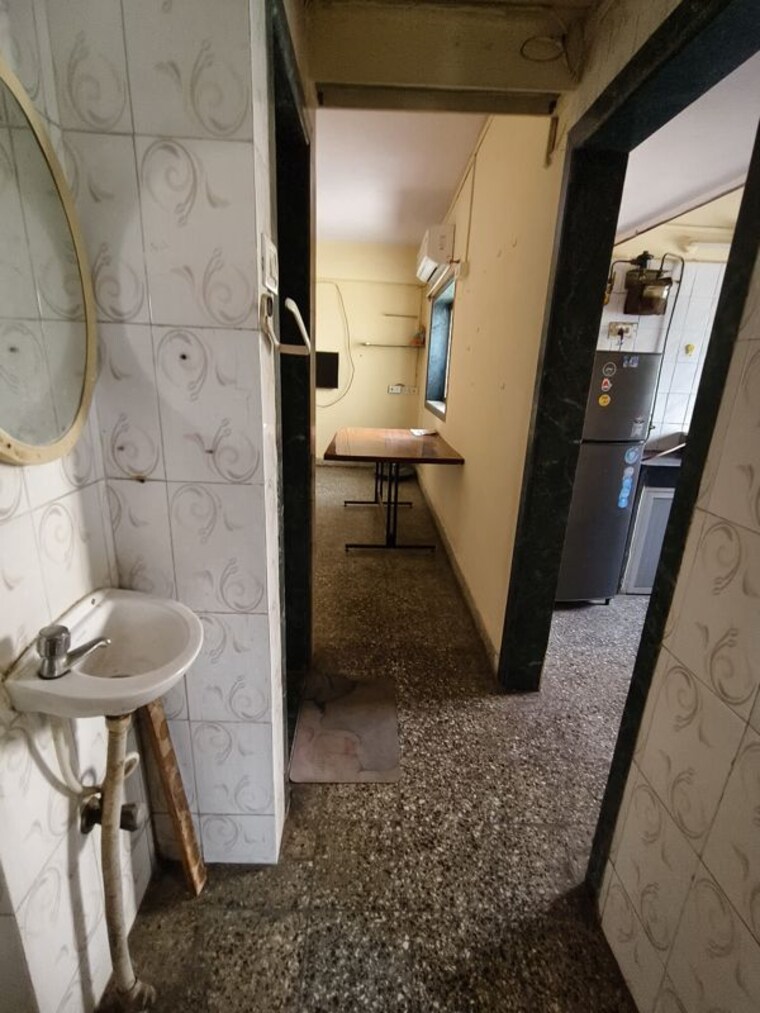 Bathroom, best-view 1 Bedroom 700 Sq.Ft. Apartment In Goregaon East Mumbai 9801886