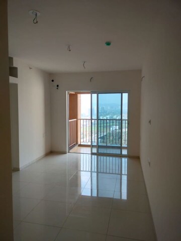 Room in 2 BHK Apartment at Godrej Green Vistas, Mahalunge – for Rent