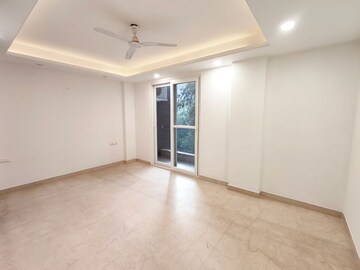 Room in 3 BHK Builder Floor at Ansal Sushant Apartments, Sushant Lok I – for Rent