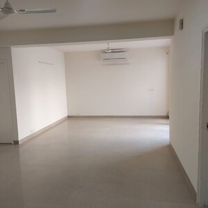 Room in 3 BHK Apartment at Emaar Emerald Floors Premier, Sector 65 – for Rent