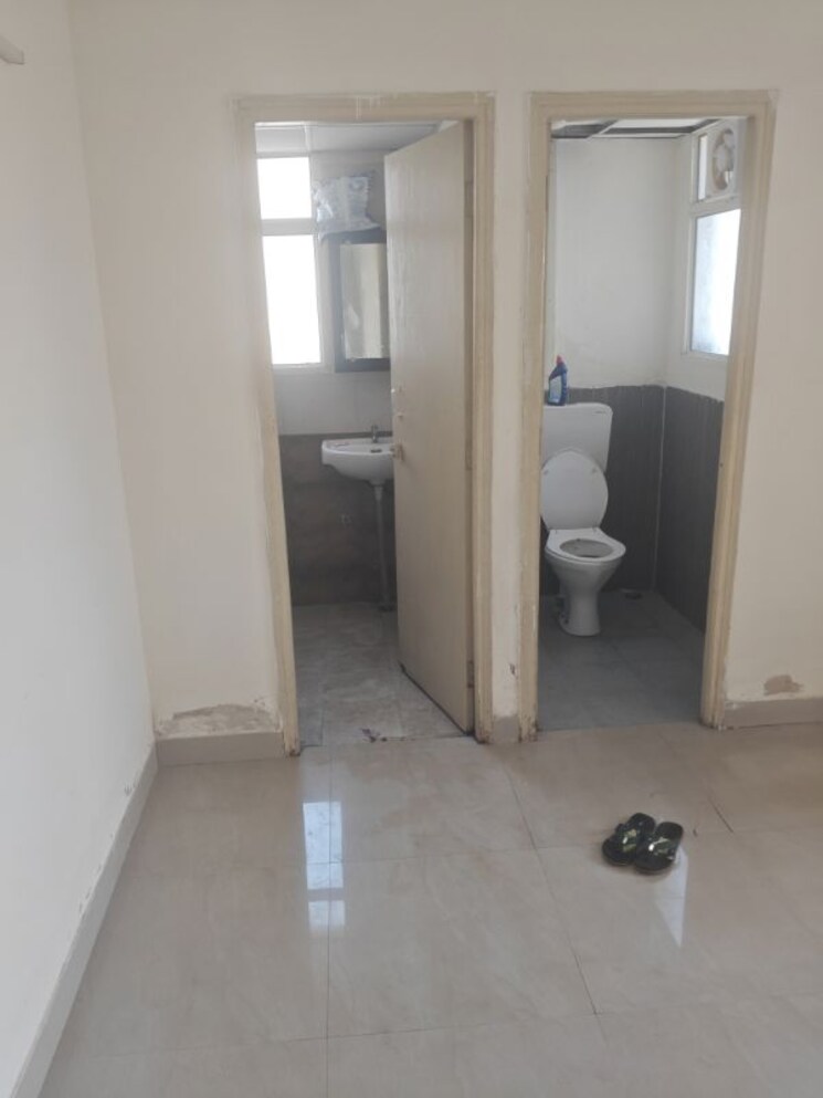 Room, rof-ananda 1 Bedroom 427 Sq.Ft. Apartment In Sector 95 Gurgaon 9801942