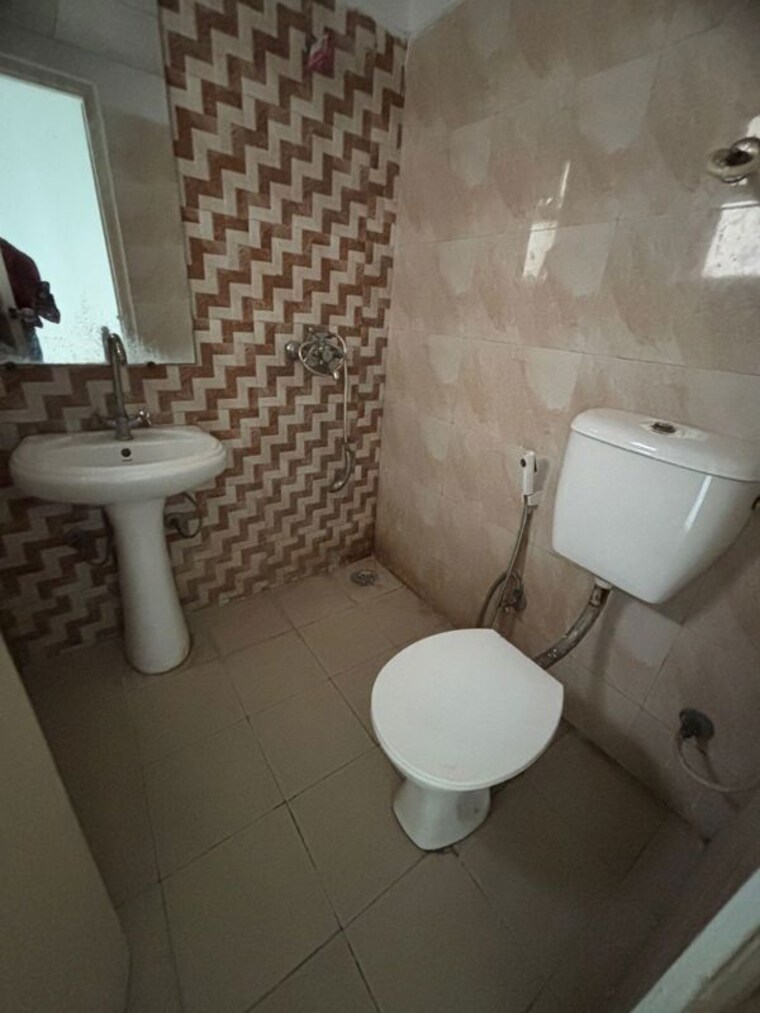 Bathroom, gaur-city-2-14th-avenue 2 Bedroom 885 Sq.Ft. Apartment In Sector 16c Greater Noida Greater Noida 9692918
