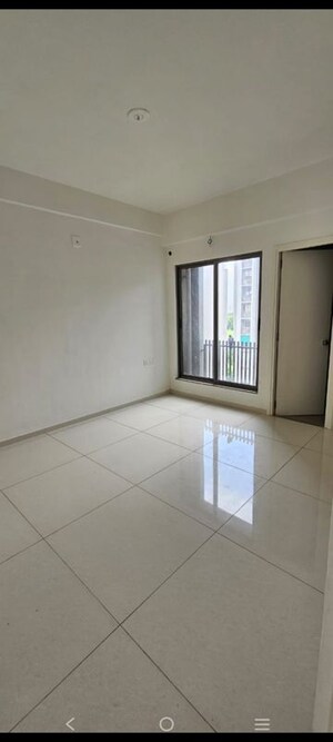 Room in 4 BHK Apartment at Swati Parkside, Shela – for Rent