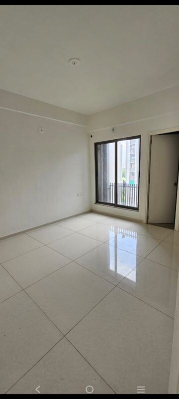 Room in 4 BHK Apartment at Swati Parkside, Shela – for Rent