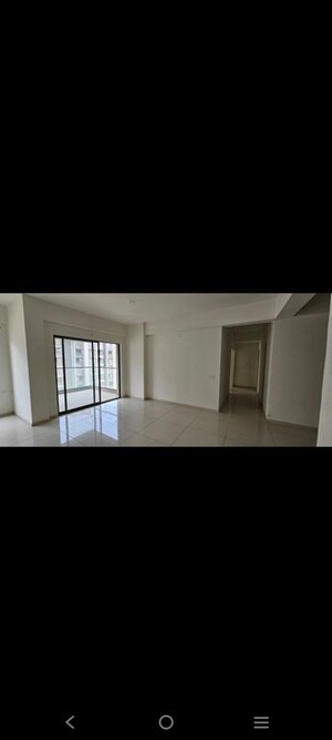 Room in 4 BHK Apartment at Swati Parkside, Shela – for Rent
