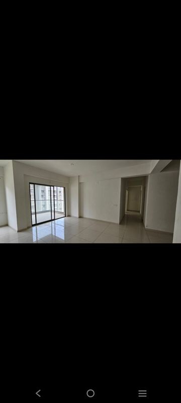 Room in 4 BHK Apartment at Swati Parkside, Shela – for Rent