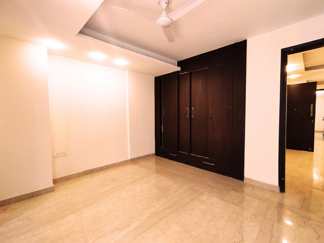 3 BHK + Servant Room Apartment For Rent in Sushant Lok I