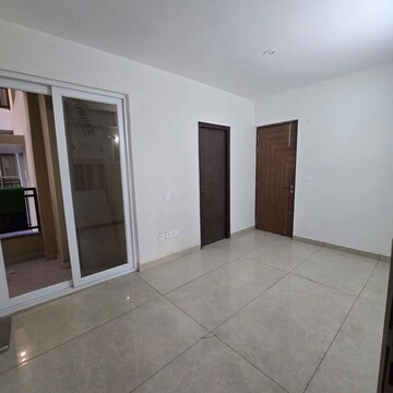 Room in 3.5 BHK Apartment at Maya Green Lotus Utsav, International Airport Road – for Rent