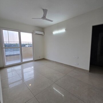 Room in 3.5 BHK Apartment at Maya Green Lotus Utsav, International Airport Road – for Rent