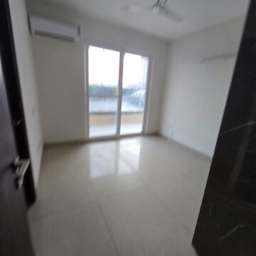 Room in 3.5 BHK Apartment at Maya Green Lotus Utsav, International Airport Road – for Rent