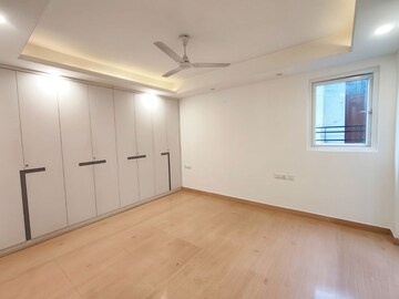 Room in 3 BHK Apartment at Ansal Sushant Apartments, Sushant Lok I – for Rent