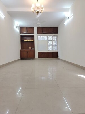 Room in 3 BHK Apartment at Vasant Kunj – for Rent