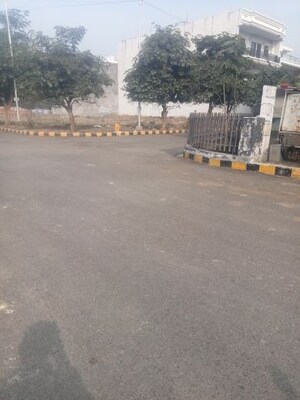  Plot For Sale in BPTP Parklands, Sector 76