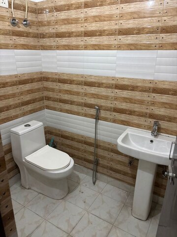 Bathroom in 1 BHK Apartment at Vasundhara Sector 13 – for Rent